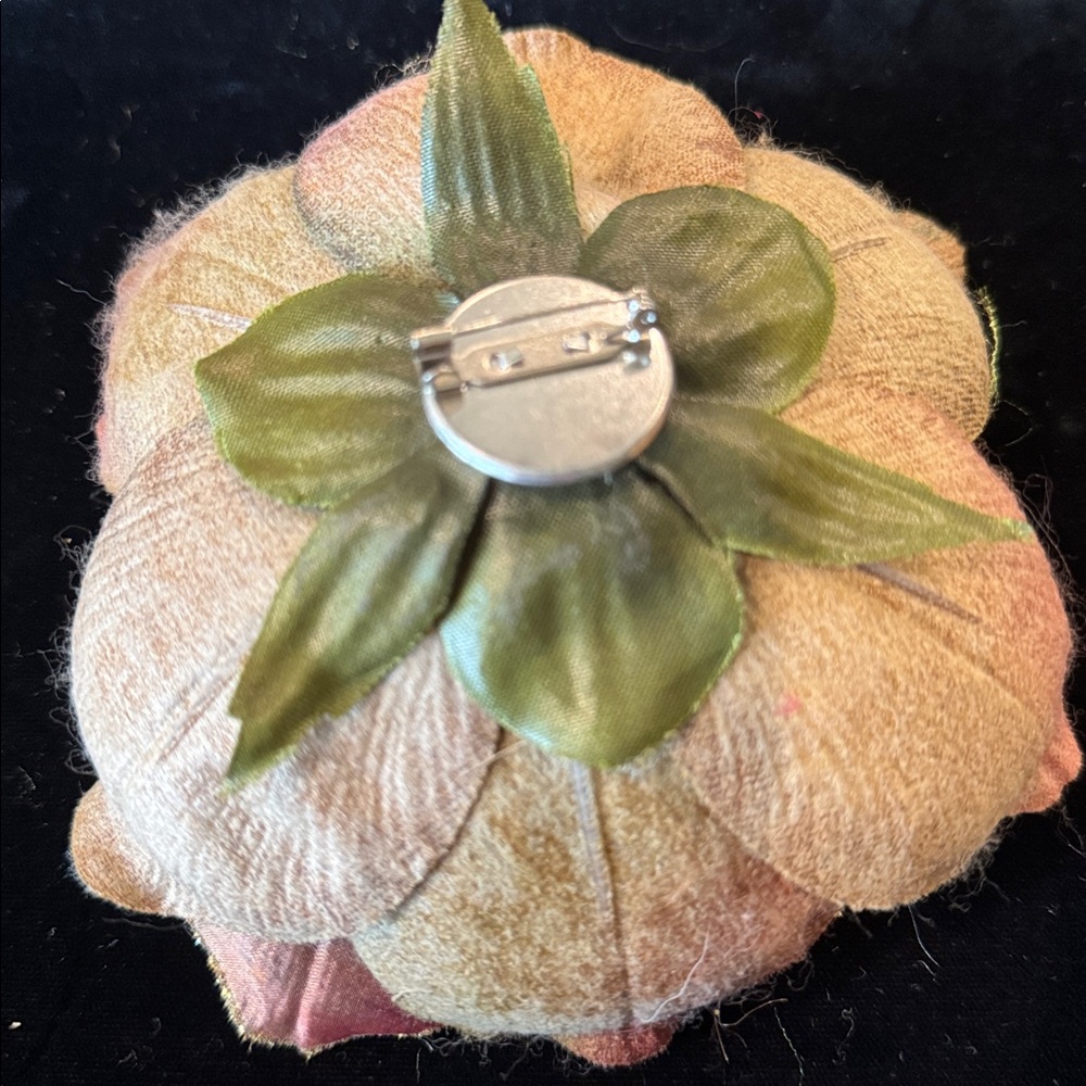 Beautiful Vintage Multicolor Floral Brooch - Picture 4 of 10